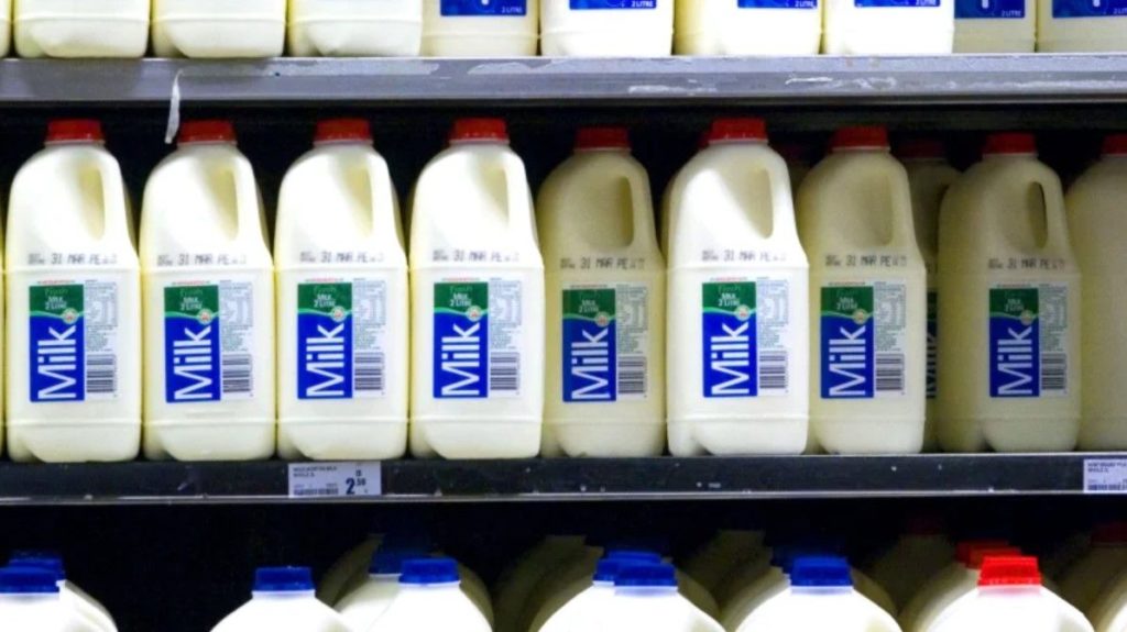 Dairy farmers respond to Woolworths milk price changes 1