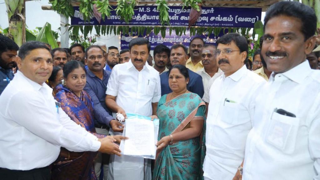 Minister for Information and Publicity M.P. Saminathan and Minister for Adi Dravidar Welfare N. Kayalvizhi Selvaraj inaugurating the first milk society at Komaralingam village in Madathukulam taluk on Friday. | Photo Credit: Special Arrangement