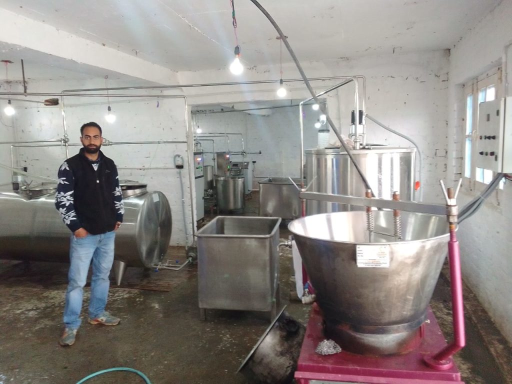 Bandipora youth launches milk processing plant