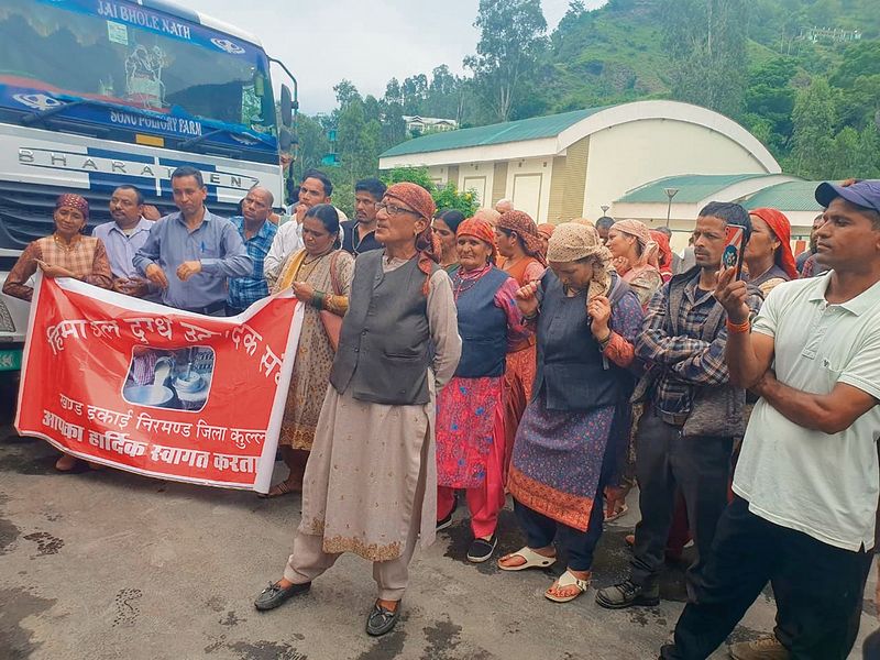 Dairy farmers hold protest in Rampur