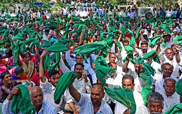 Farmers Protest in Bengaluru Demanding Higher Milk Procurement Price