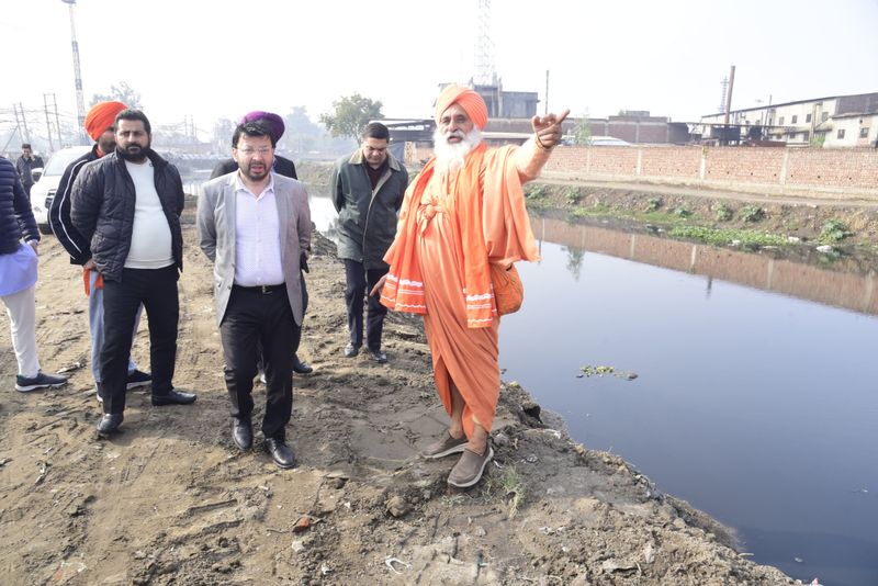 Rajya Sabha member Balbir Singh Seechewwal leads dairy inspections to combat pollution in Ludhiana’s Buddha Dariya