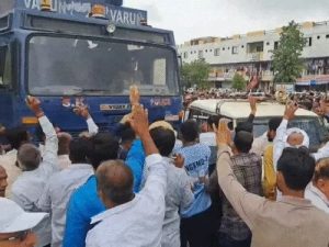 Dairy Bonus Uproar Sparks Violent Clash in Gujarat