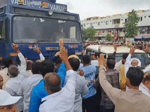 Dairy Bonus Uproar Sparks Violent Clash in Gujarat