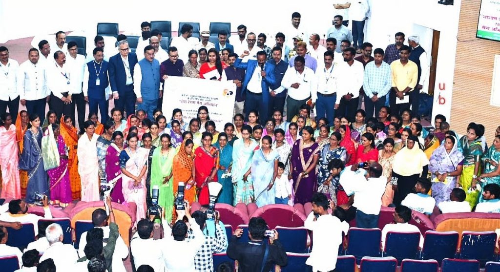 Diversified Income Silk and Milk Dual Model Promises Higher Earnings for Parbhani Farmers