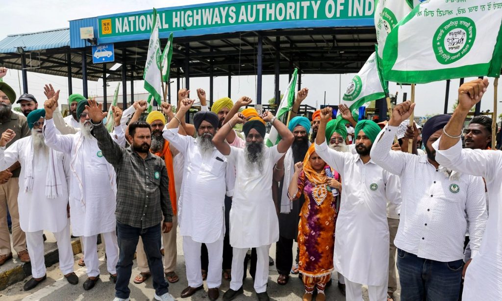 Punjab Farmers Rally at Toll Plazas Against Land Pooling and Proposed US Trade Pact